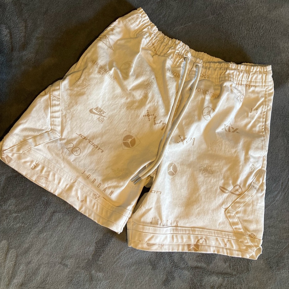 Beige Logo Jordan shorts.